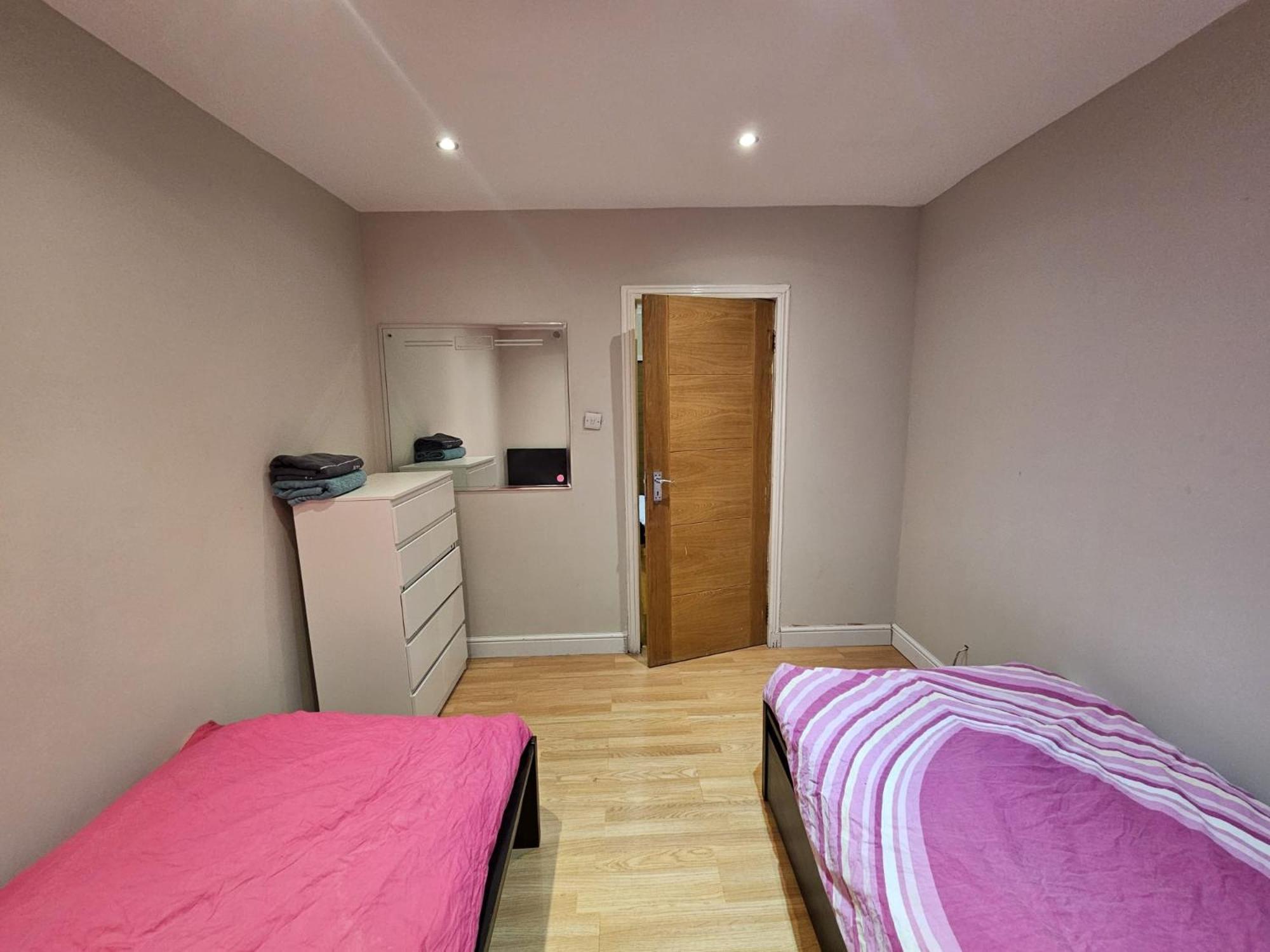 2 Bedroom Flat - Travel Direct To Heathrow/Central London Exterior photo